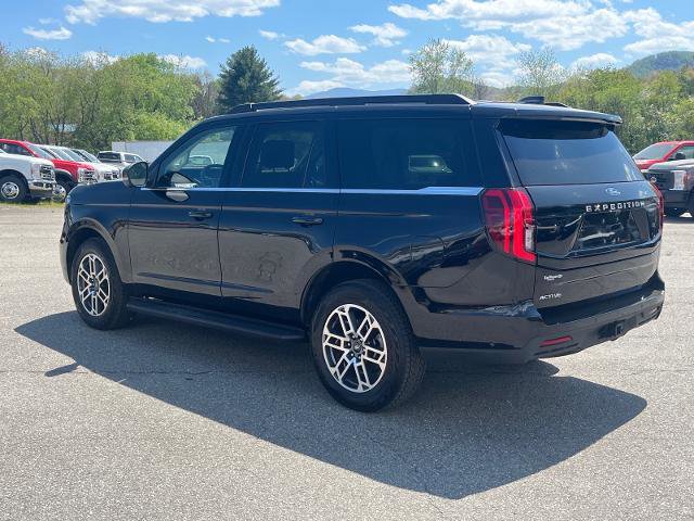 Certified 2025 Ford Expedition Active AWD/4WD image 4