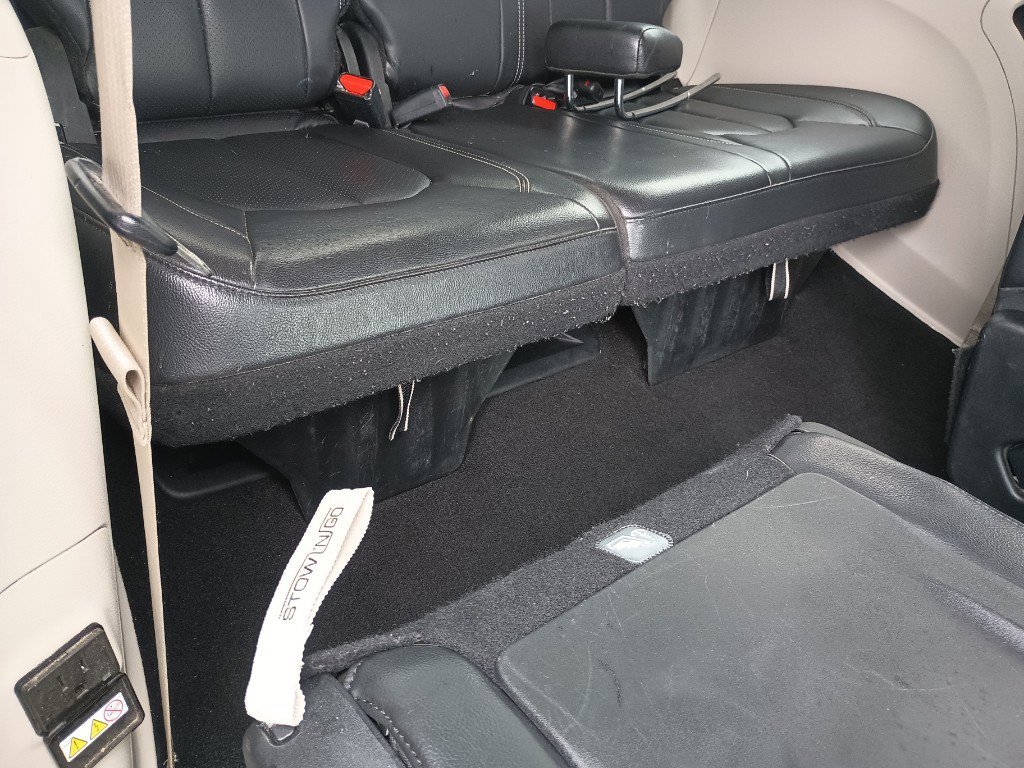 Used 2022 Chrysler Pacifica Touring-L w/ Uconnect Theater Family Group image 31