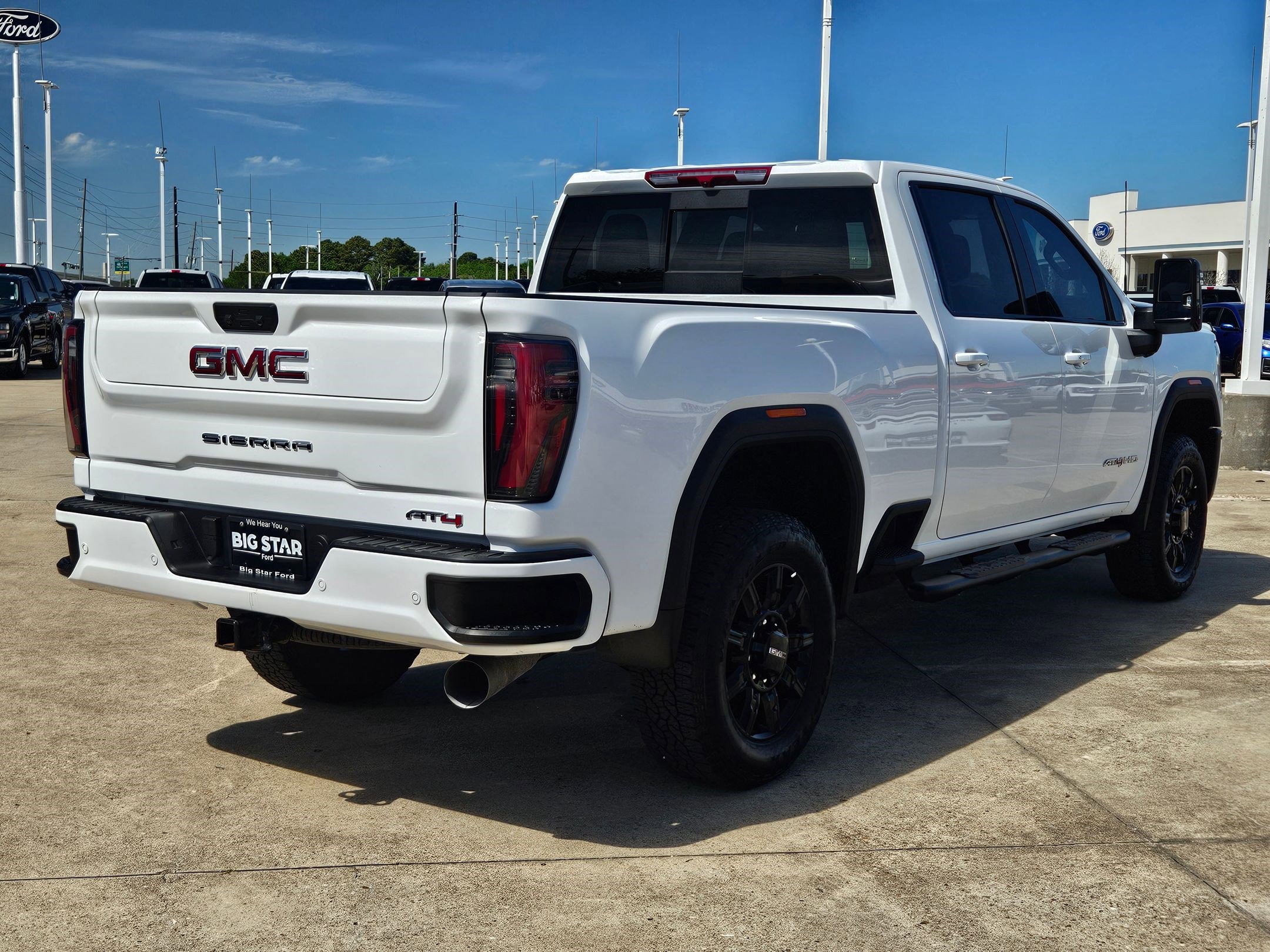 Used 2025 GMC Sierra 2500 AT4 AWD/4WD image 3