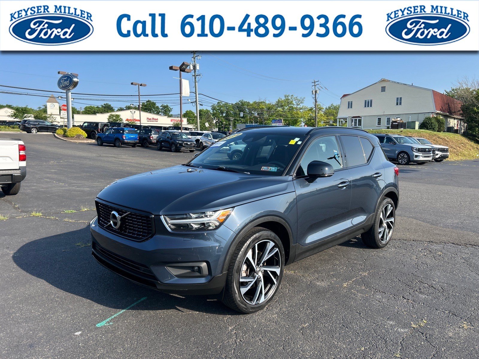 Used 2022 Volvo XC40 T5 R-Design w/ Climate Package