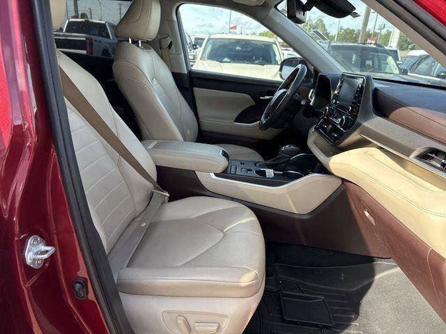 Used 2021 Toyota Highlander XLE image 19