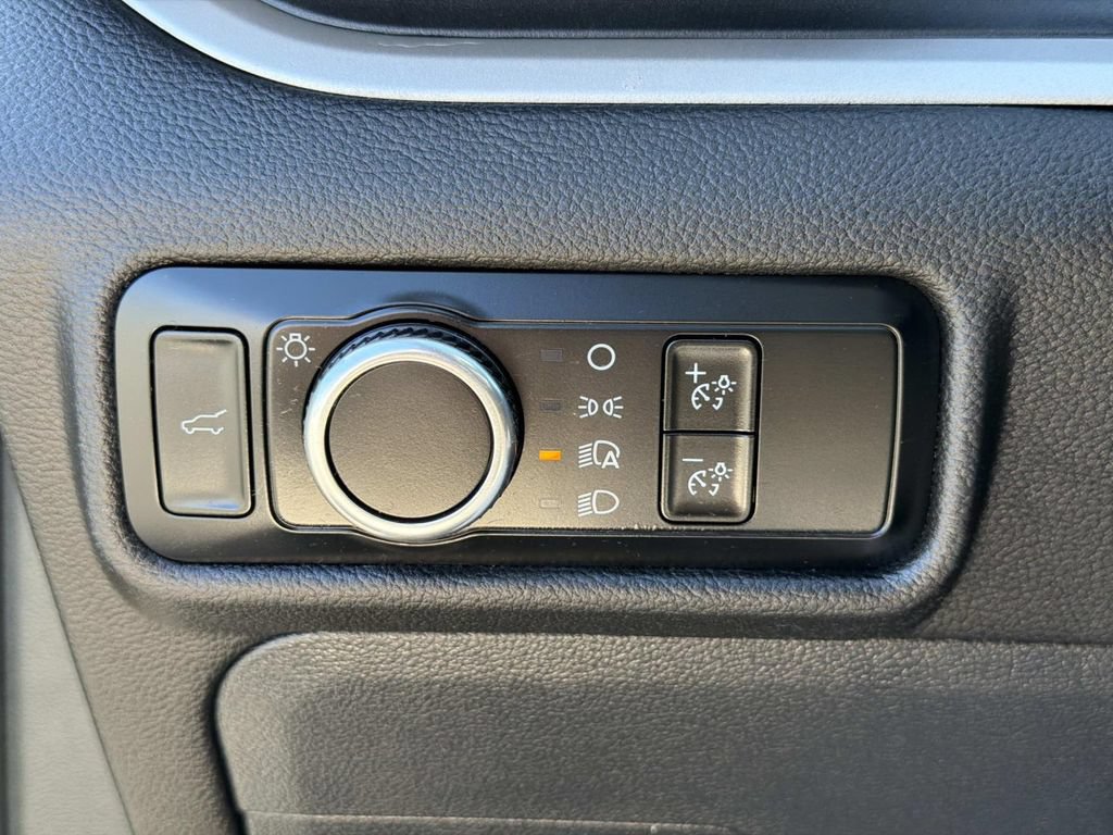 Certified 2024 Ford Explorer XLT RWD image 24