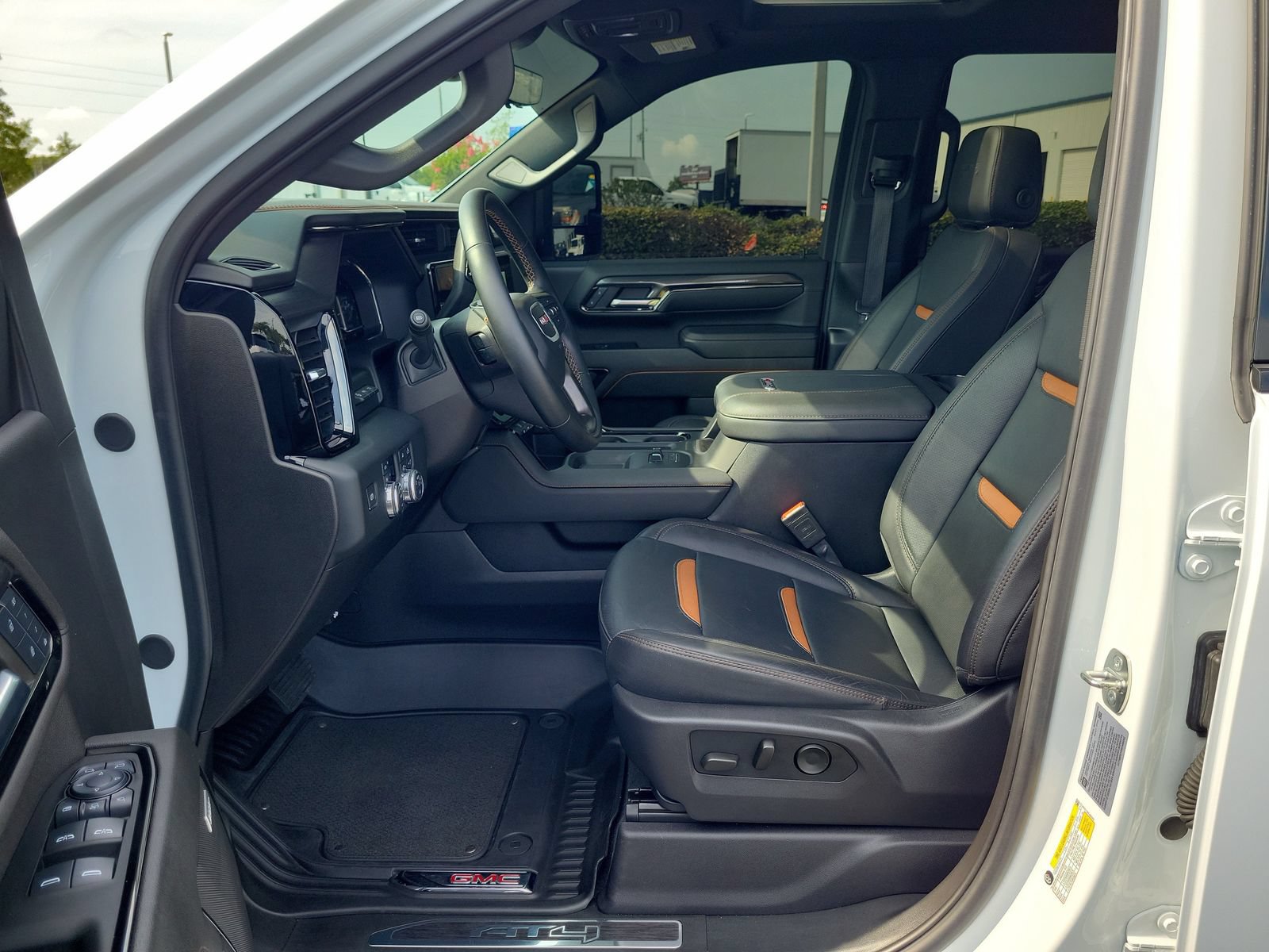 Used 2024 GMC Sierra 2500 AT4 w/ AT4 Premium Plus Package AWD/4WD image 17