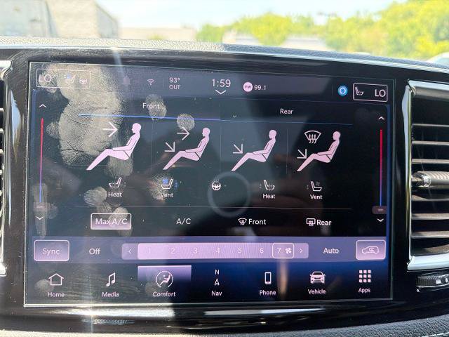 Used 2025 Chrysler Pacifica Limited FWD image 5