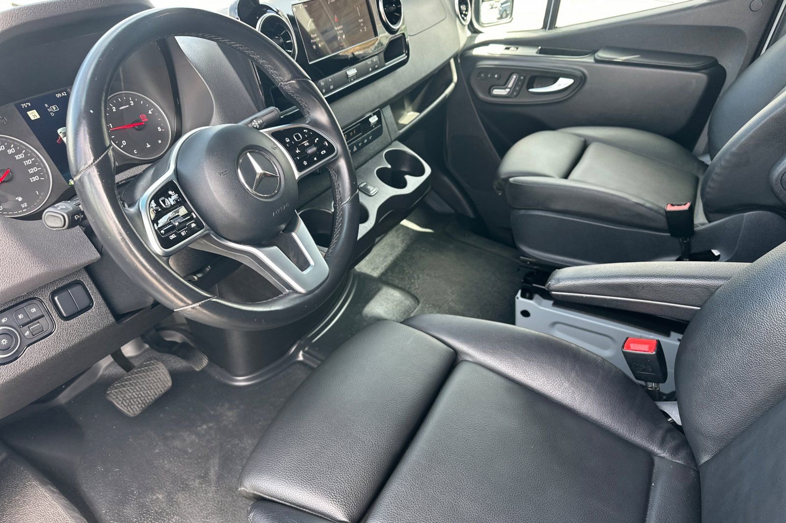 Used 2023 Mercedes-Benz Sprinter 2500 image 9