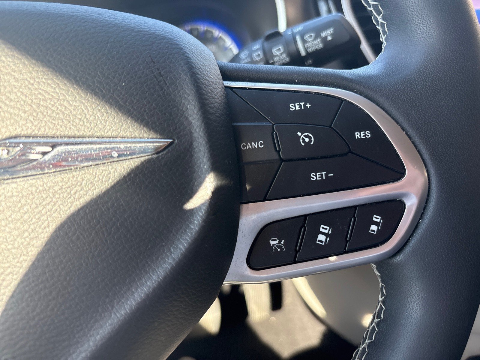 Used 2023 Chrysler Pacifica Touring-L FWD image 15