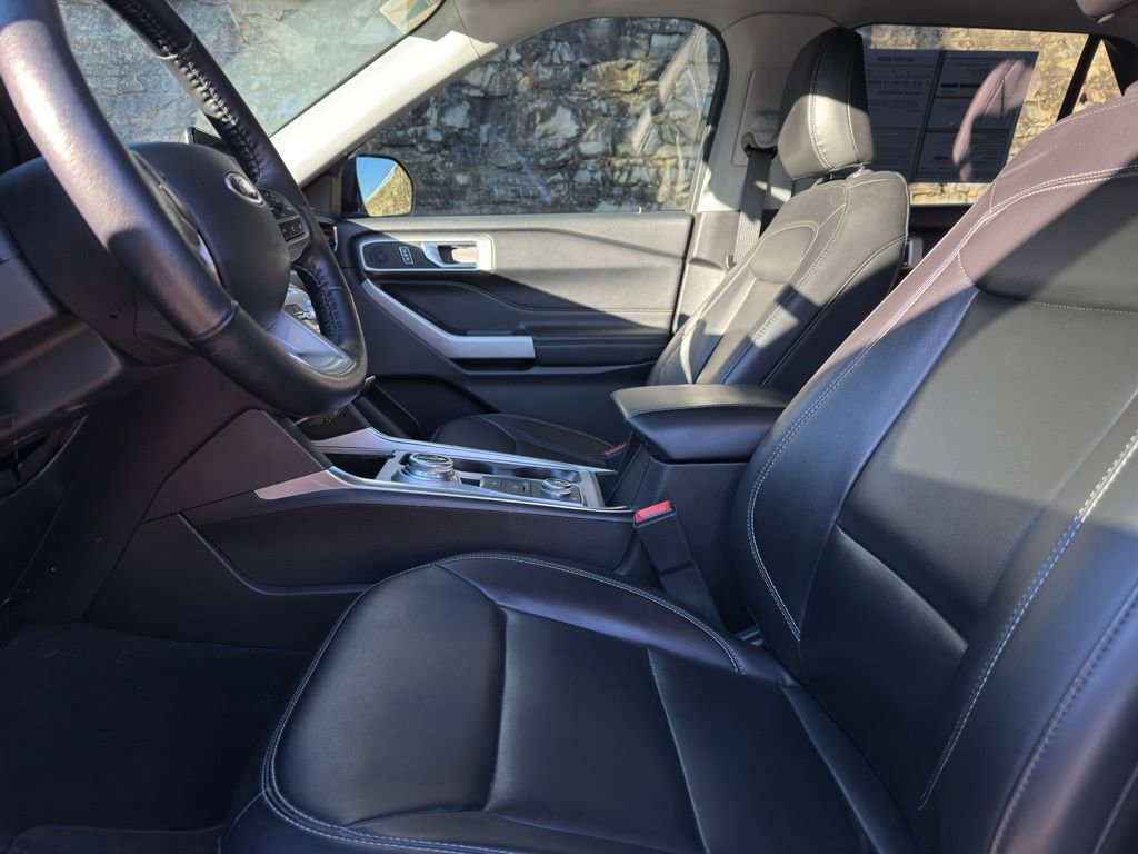 Certified 2022 Ford Explorer XLT w/ Equipment Group 202A image 22