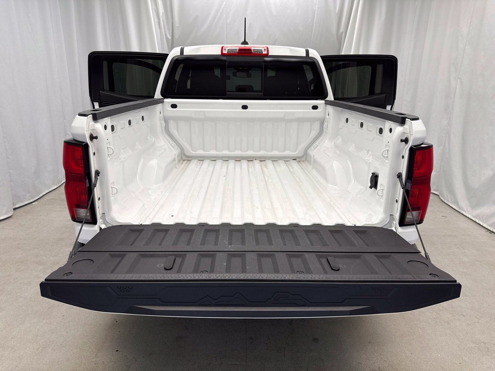 Used 2024 Chevrolet Colorado Z71 w/ Z71 Convenience Package 2 AWD/4WD image 38