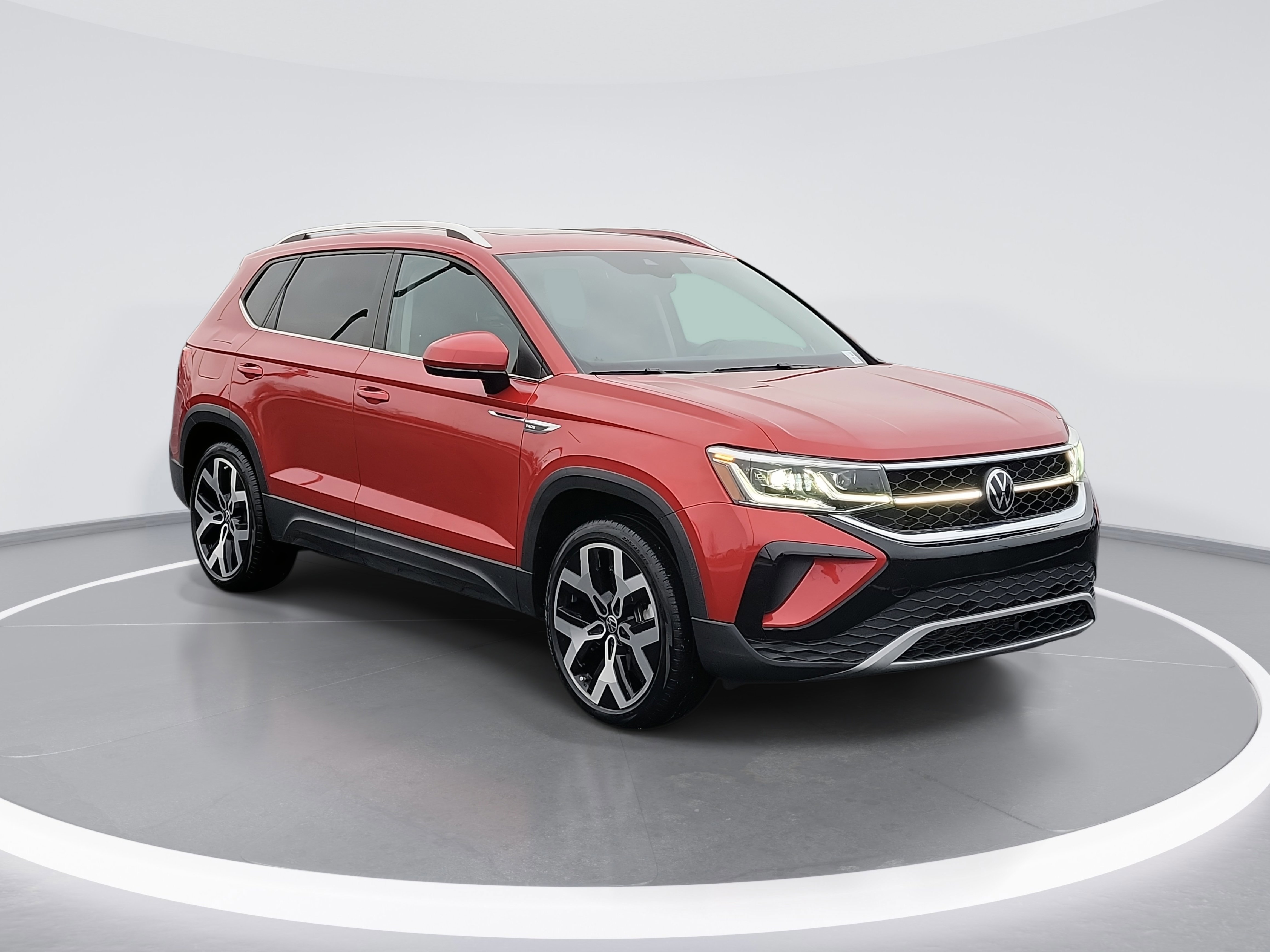 Used 2022 Volkswagen Taos SEL w/ Panoramic Sunroof Package image 4