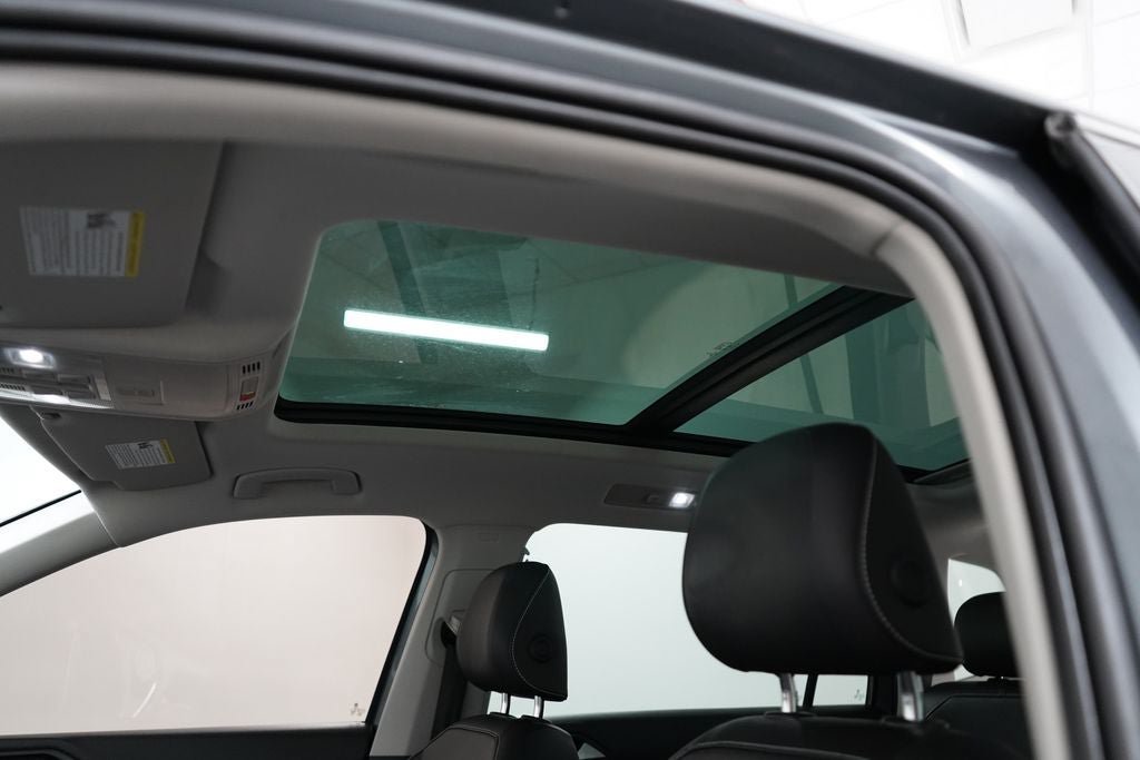 Used 2021 Volkswagen Tiguan SE w/ Panoramic Sunroof Package AWD/4WD image 23