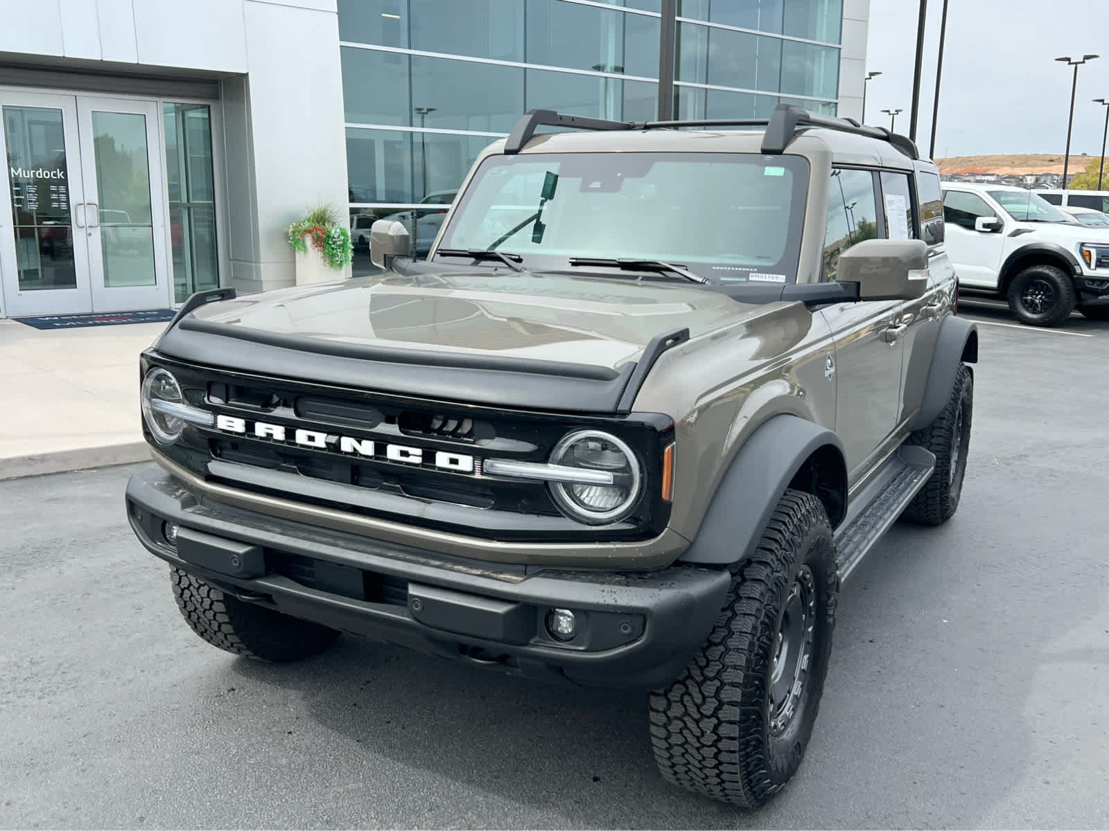 Certified 2025 Ford Bronco Outer Banks w/ Sasquatch Package AWD/4WD image 2