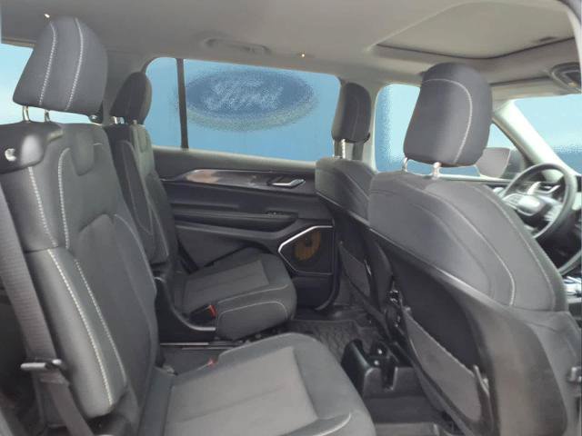 Used 2022 Jeep Grand Cherokee L Laredo w/ Luxury Tech Group I AWD/4WD image 15
