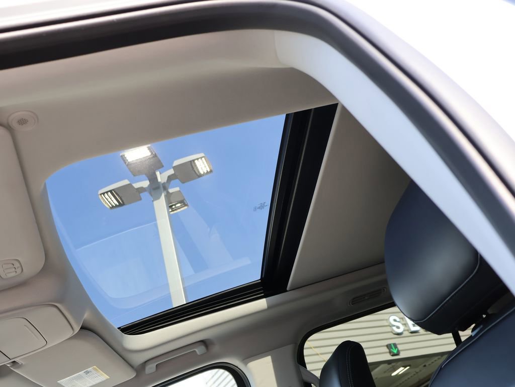 Certified 2025 Ford Expedition Platinum image 27