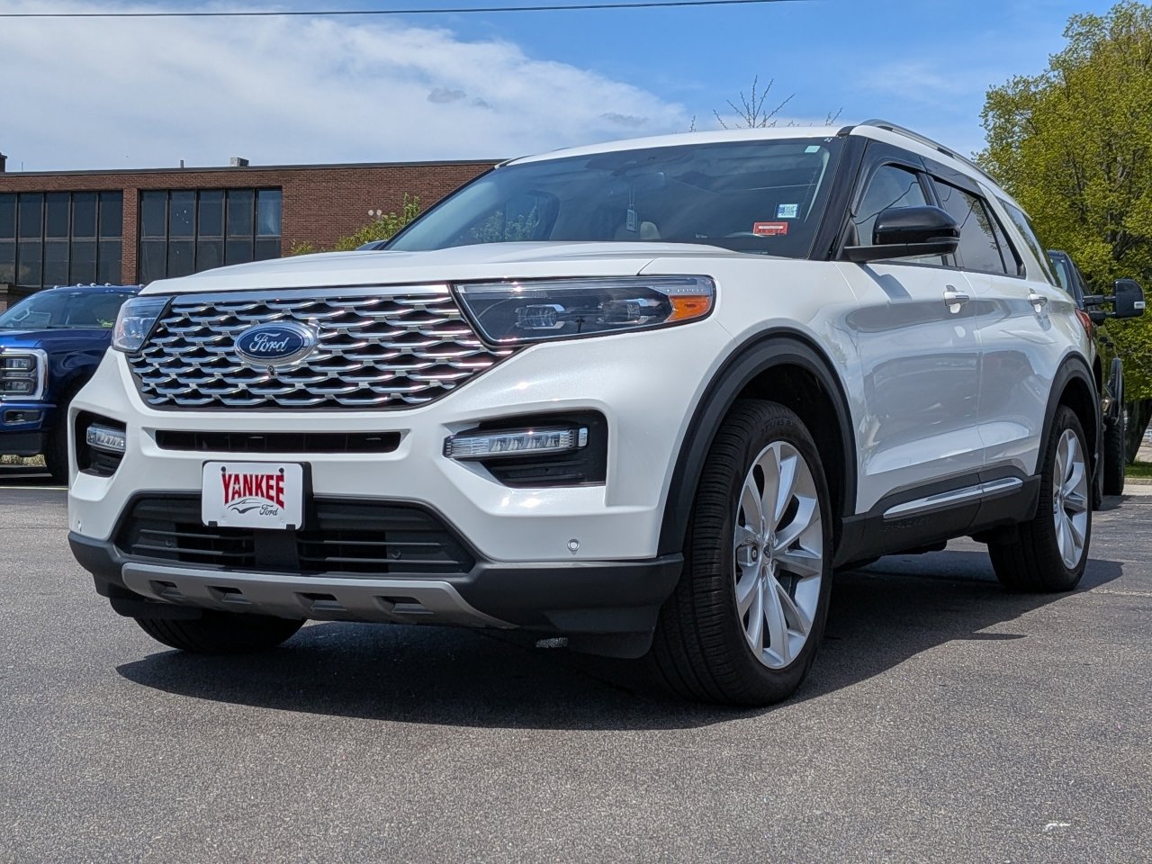 Certified 2022 Ford Explorer Platinum w/ Equipment Group 601A AWD/4WD image 8