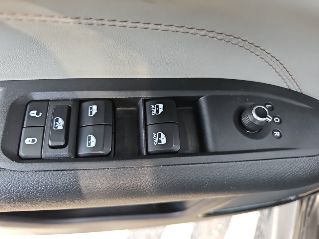 Used 2025 Jeep Compass Limited AWD/4WD image 26
