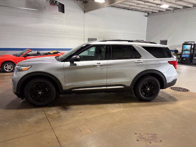 Certified 2024 Ford Explorer XLT w/ Class IV Trailer Tow Package AWD/4WD image 3