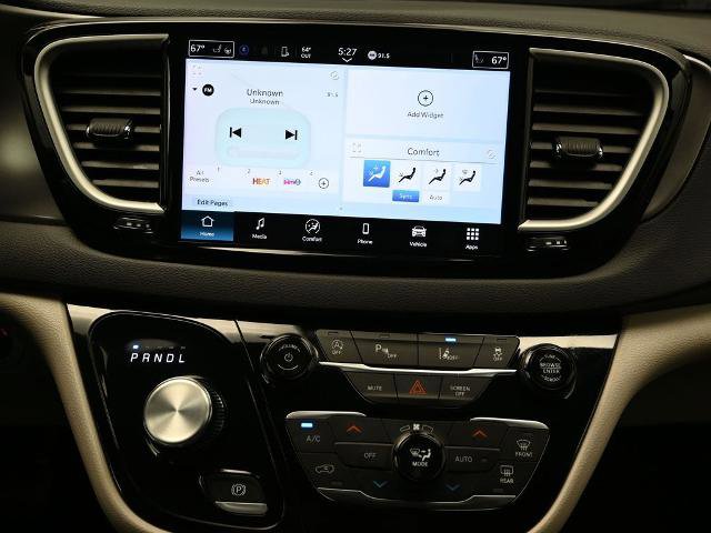 Used 2024 Chrysler Pacifica Touring-L image 26