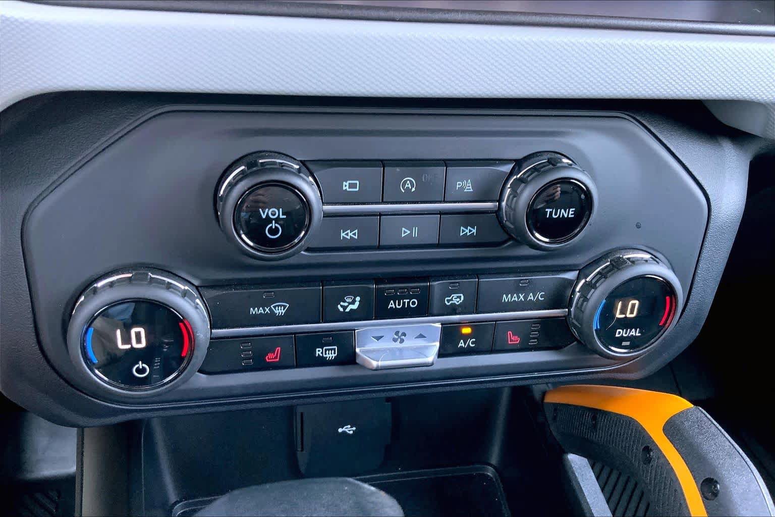 Certified 2023 Ford Bronco Badlands w/ Sasquatch Package AWD/4WD image 34
