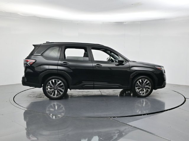 Used 2025 Subaru Forester Touring AWD/4WD image 2