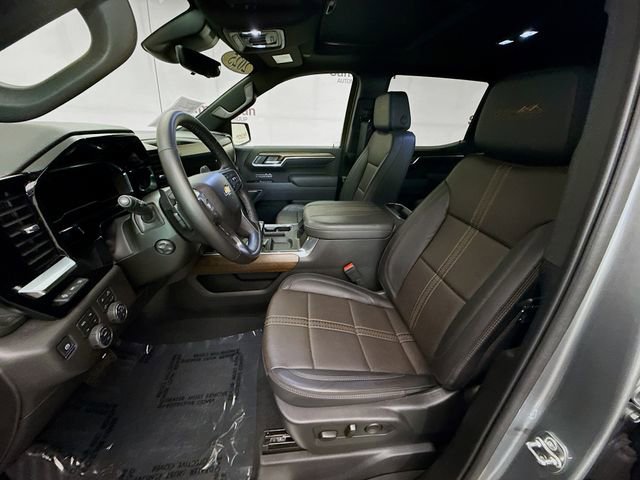Used 2025 Chevrolet Silverado 1500 High Country w/ High Country Premium Package AWD/4WD image 22
