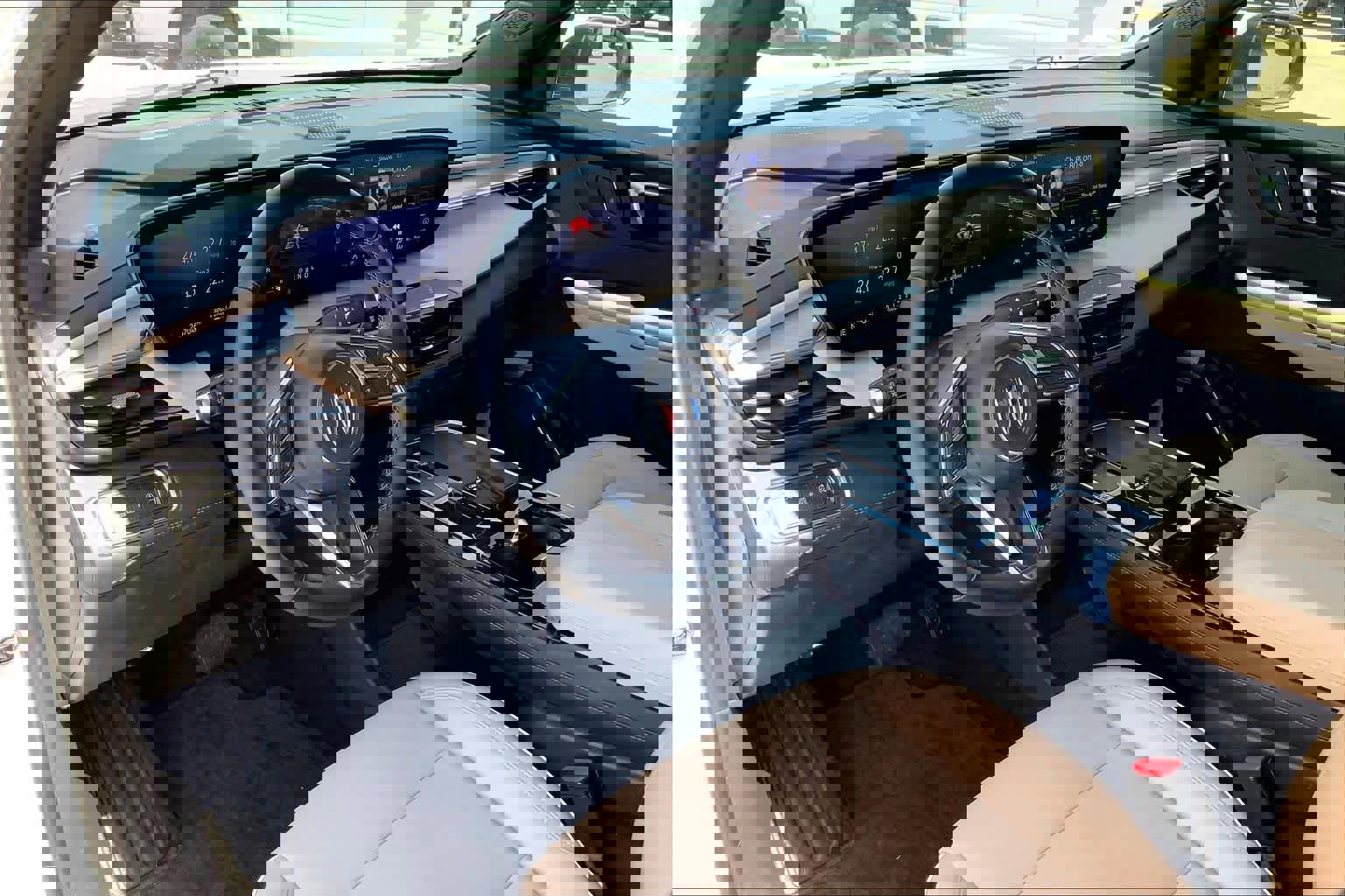 Used 2025 Buick Enclave Preferred FWD image 18