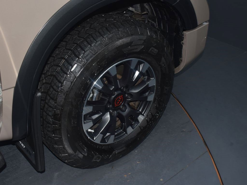 Used 2023 Nissan Titan PRO-4X w/ Pro-4x Convenience Package image 15