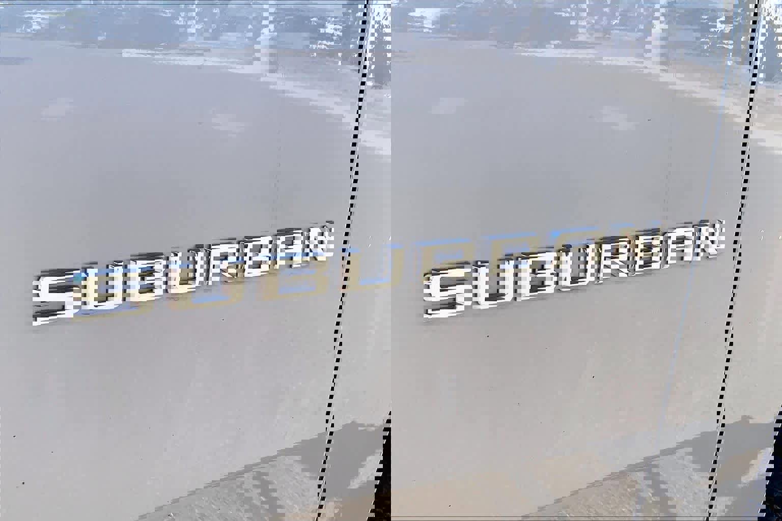 Used 2023 Chevrolet Suburban LT w/ Luxury Package image 9