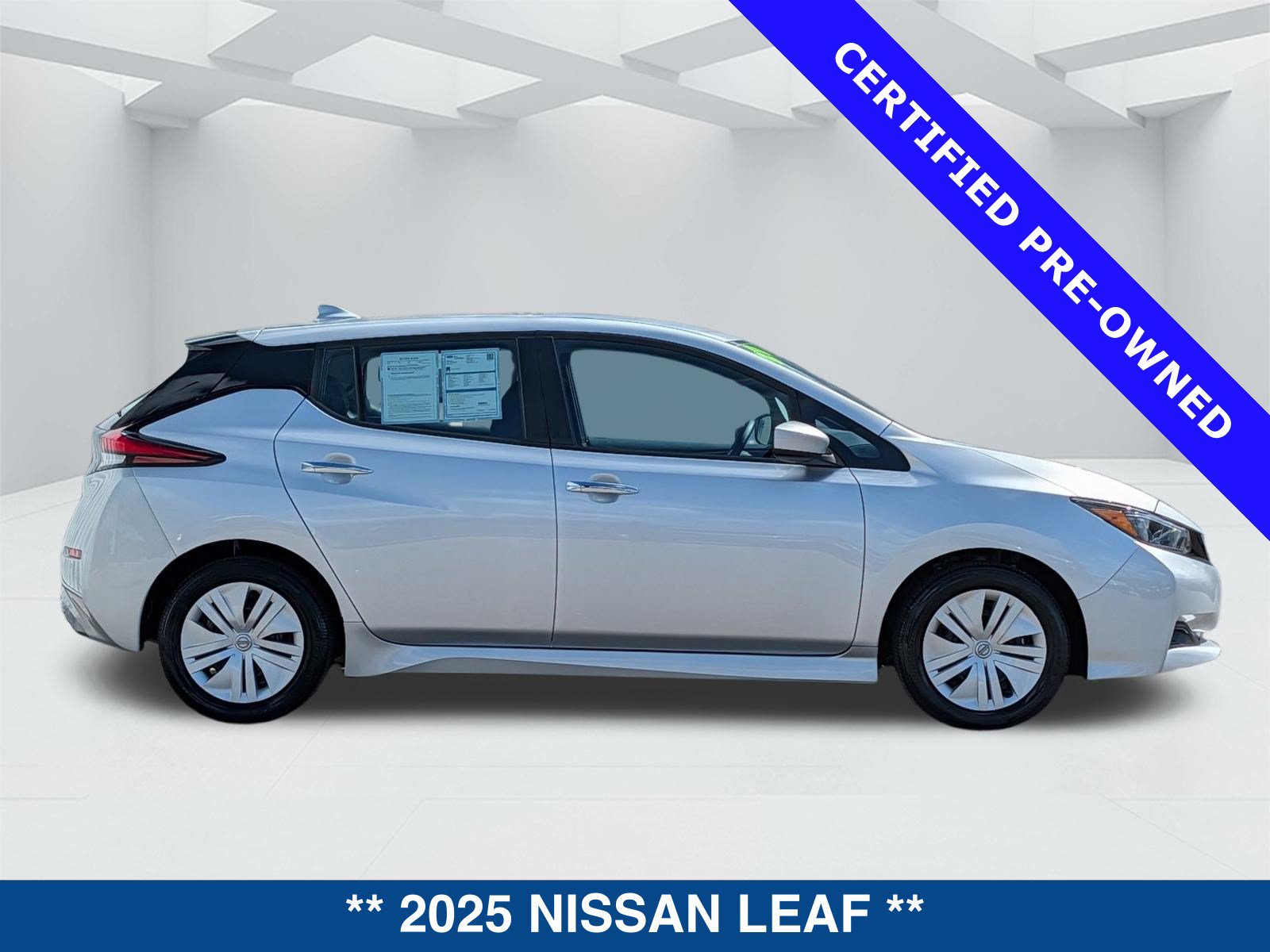 Used 2025 Nissan Leaf S FWD image 4