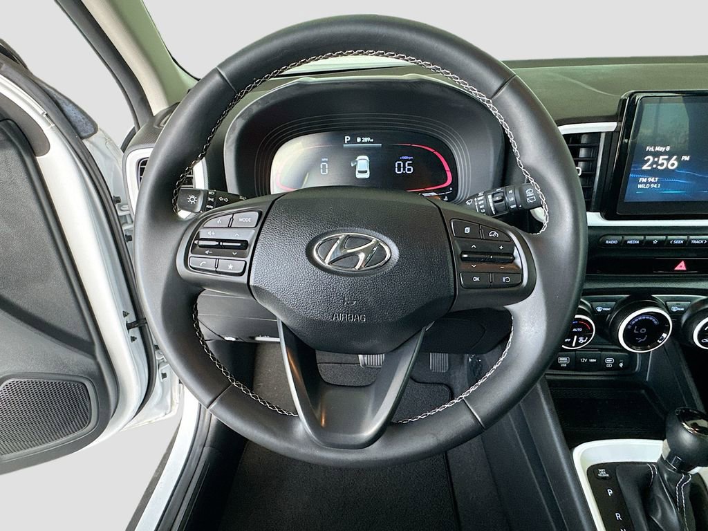 Used 2024 Hyundai Venue Limited FWD image 11