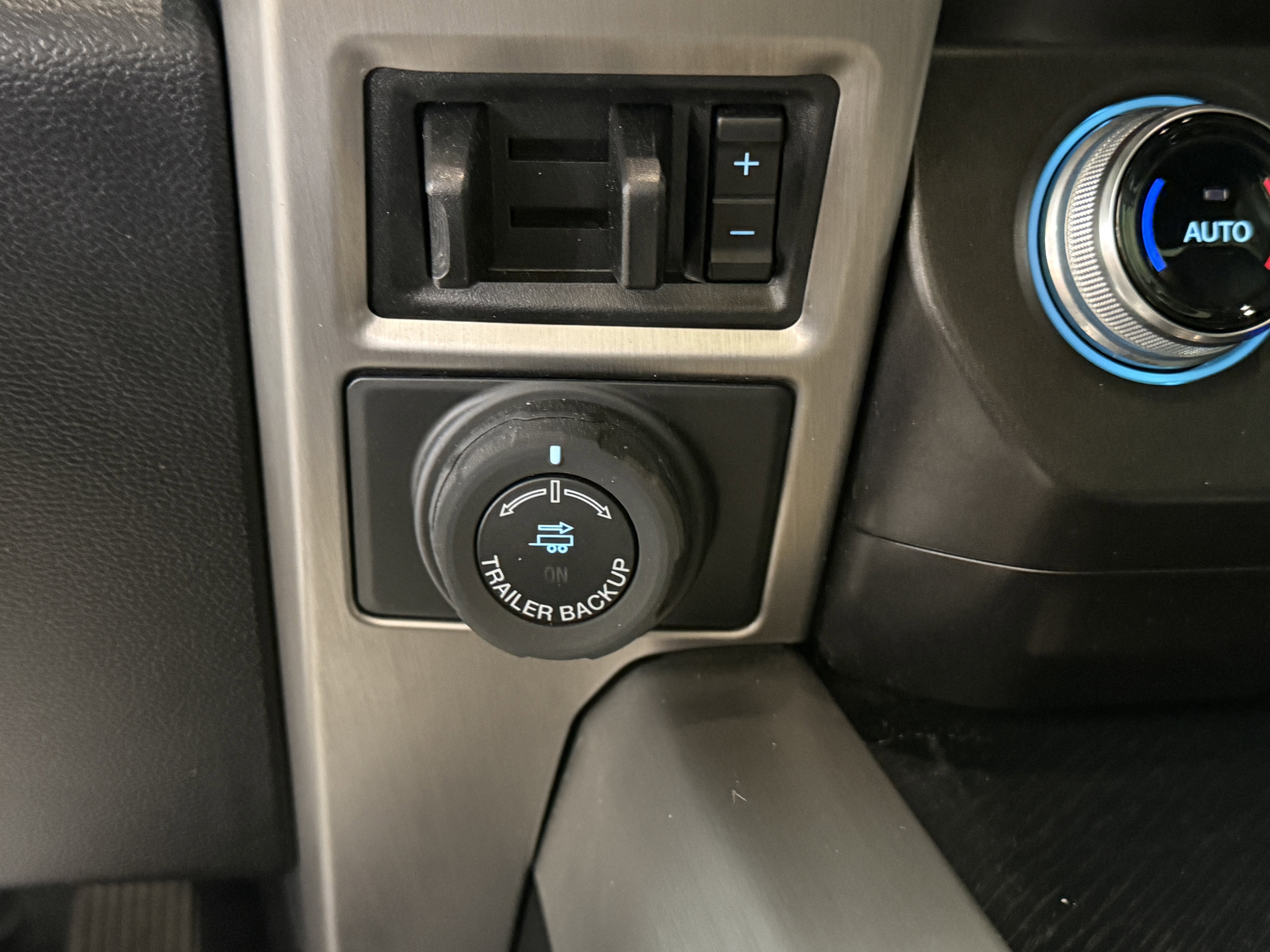 Certified 2020 Ford F250 Platinum w/ FX4 Off-Road Package image 24