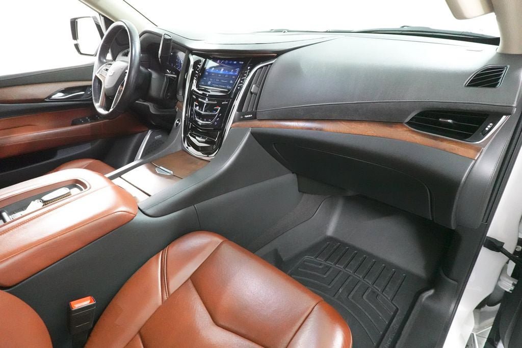 Used 2020 Cadillac Escalade Luxury AWD/4WD image 36