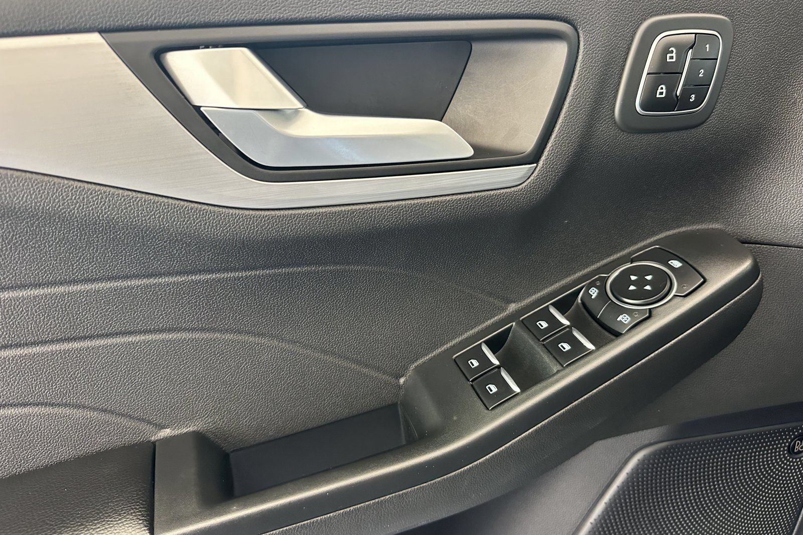 Certified 2023 Ford Escape SE w/ PHEV Premium Package FWD image 10