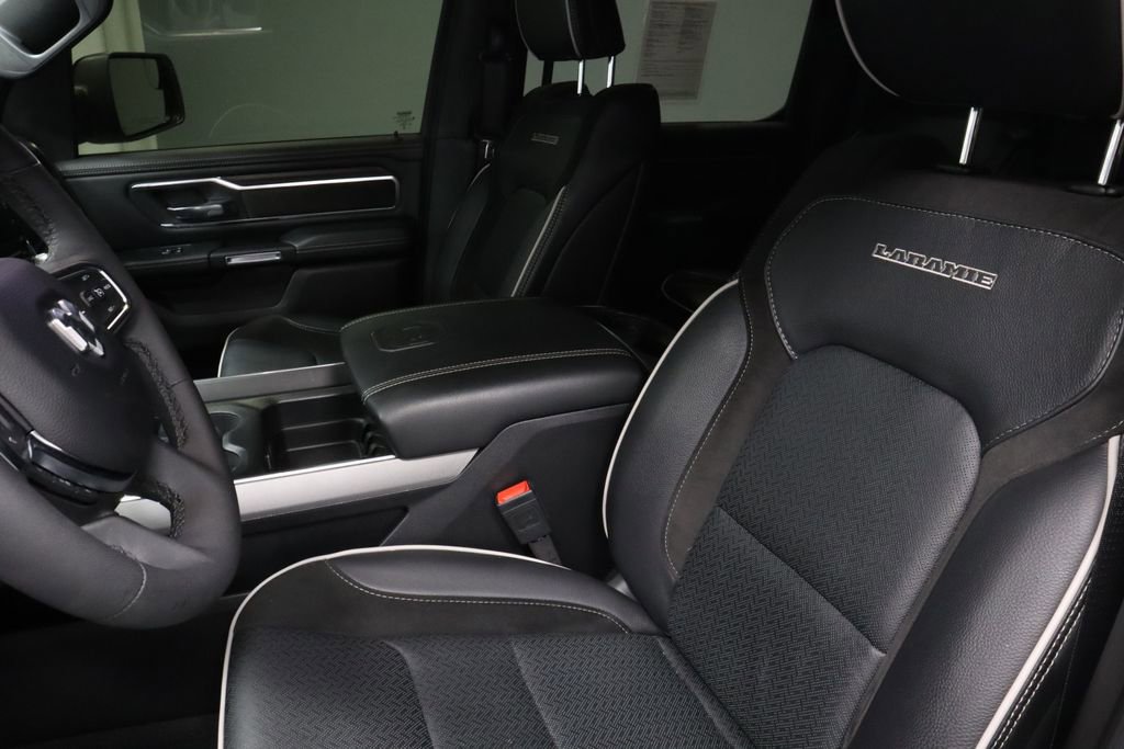 Used 2025 RAM 1500 Laramie w/ Sport Appearance Package AWD/4WD image 25