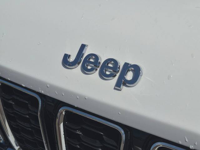 Used 2023 Jeep Grand Cherokee Limited w/ Trailer Tow Prep Group (B) AWD/4WD image 9