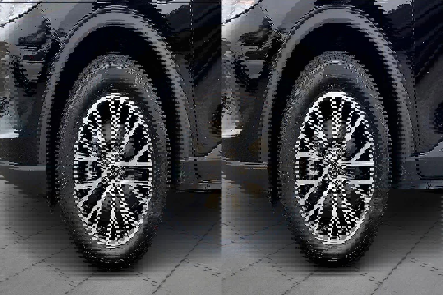 Certified 2025 Ford Escape SE image 10