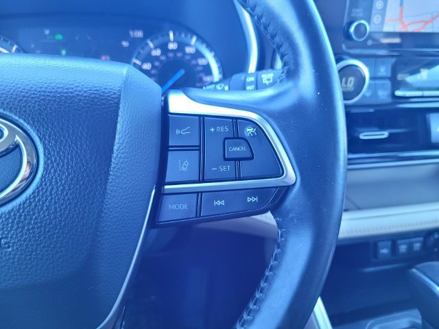 Used 2021 Toyota Highlander XLE AWD/4WD image 24