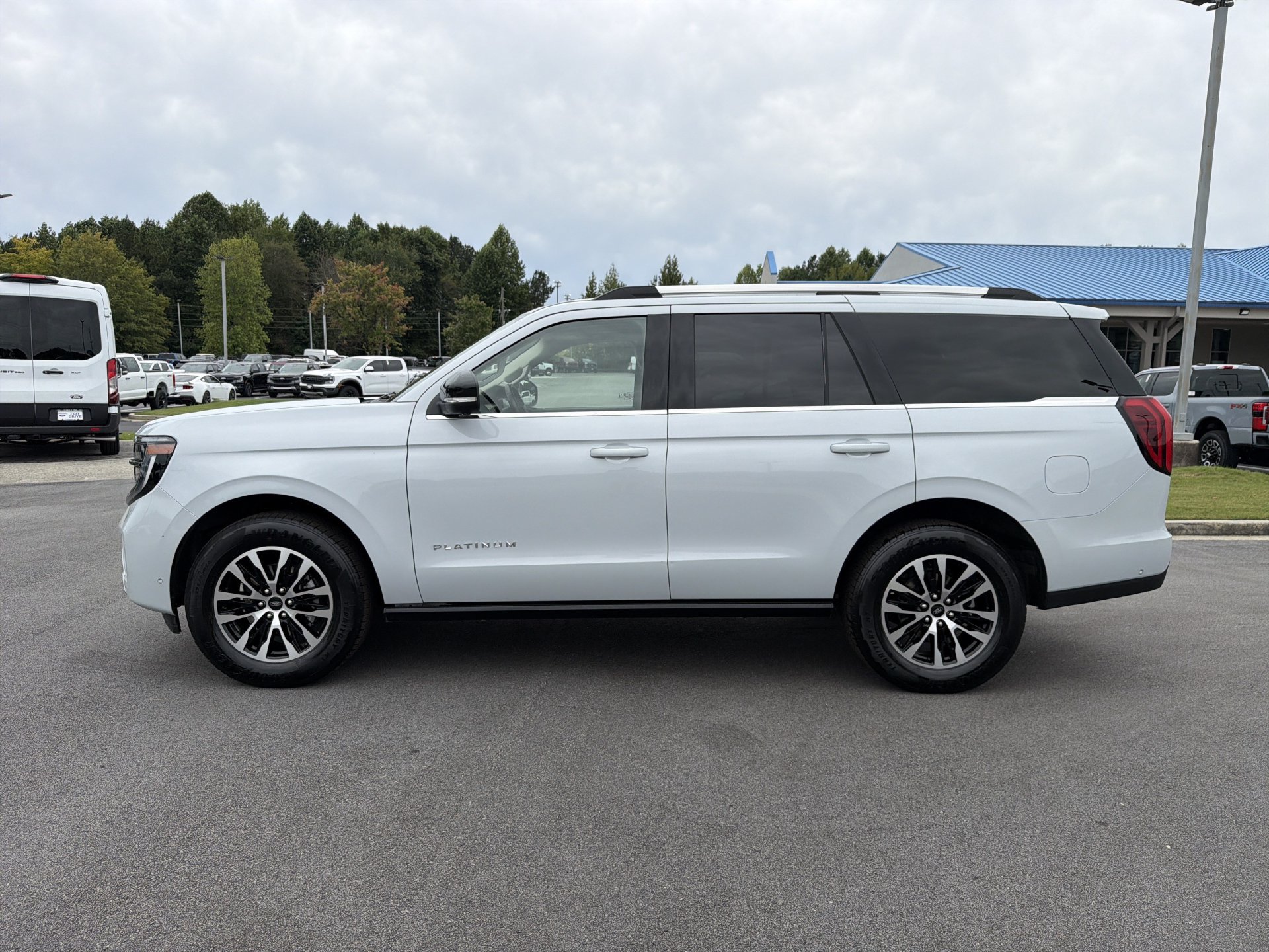 Certified 2025 Ford Expedition Platinum AWD/4WD image 28