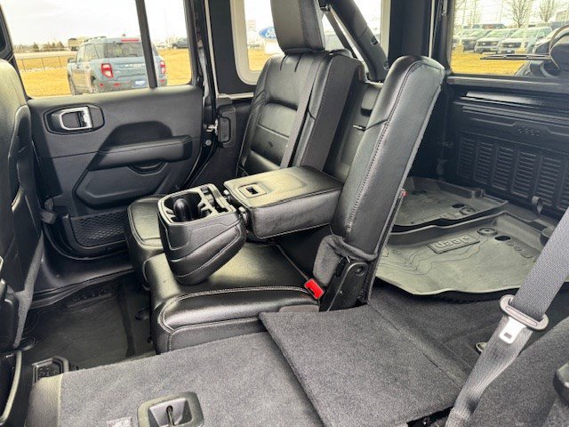 Used 2020 Jeep Wrangler Unlimited Sahara image 28