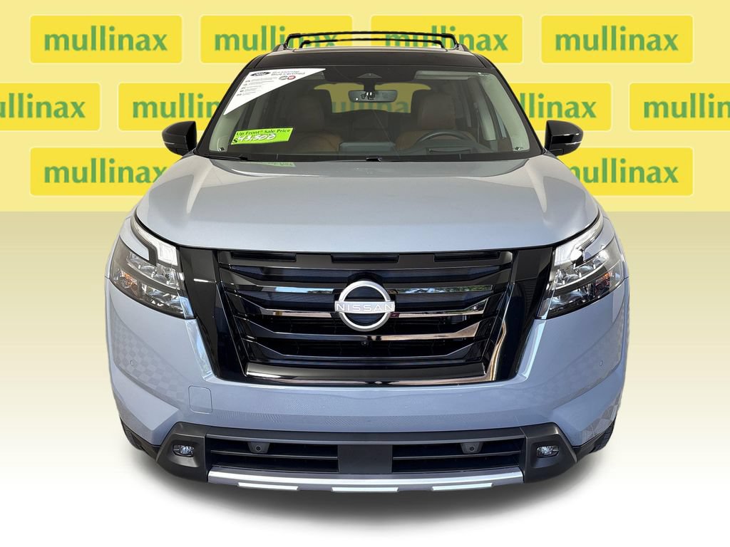 Used 2025 Nissan Pathfinder Platinum w/ Black Appearance Package FWD image 22