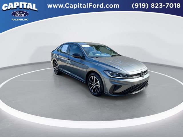 Used 2025 Volkswagen Jetta Sport FWD image 2