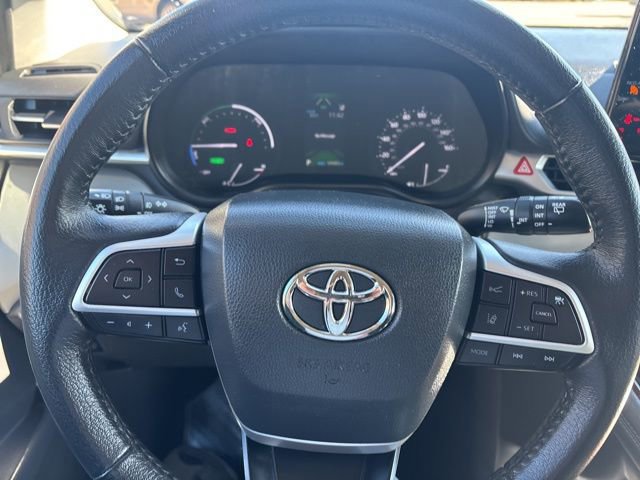 Used 2024 Toyota Sienna XLE image 16