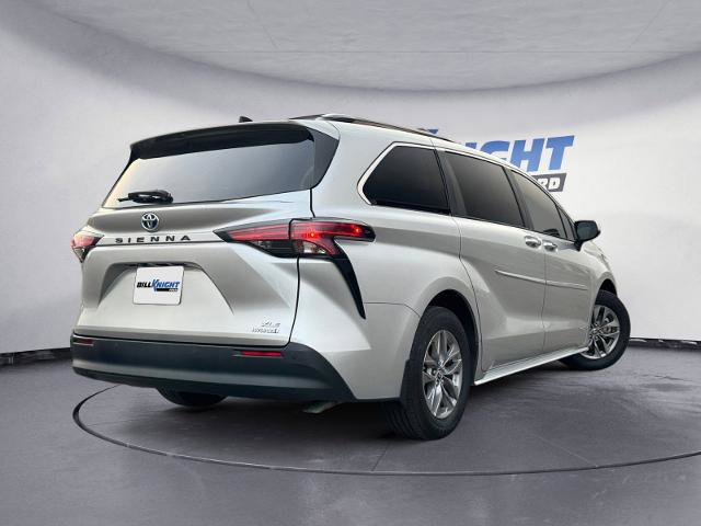 Used 2021 Toyota Sienna XLE image 5