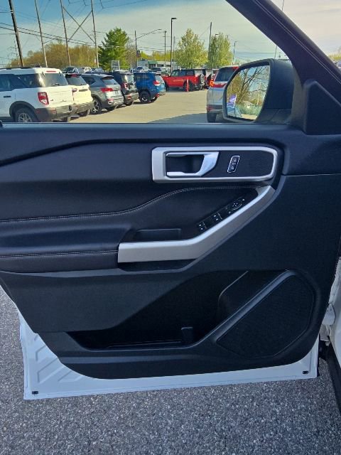 Certified 2023 Ford Explorer XLT w/ Equipment Group 202A AWD/4WD image 11