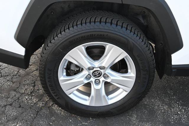 Used 2021 Toyota RAV4 LE AWD/4WD image 14