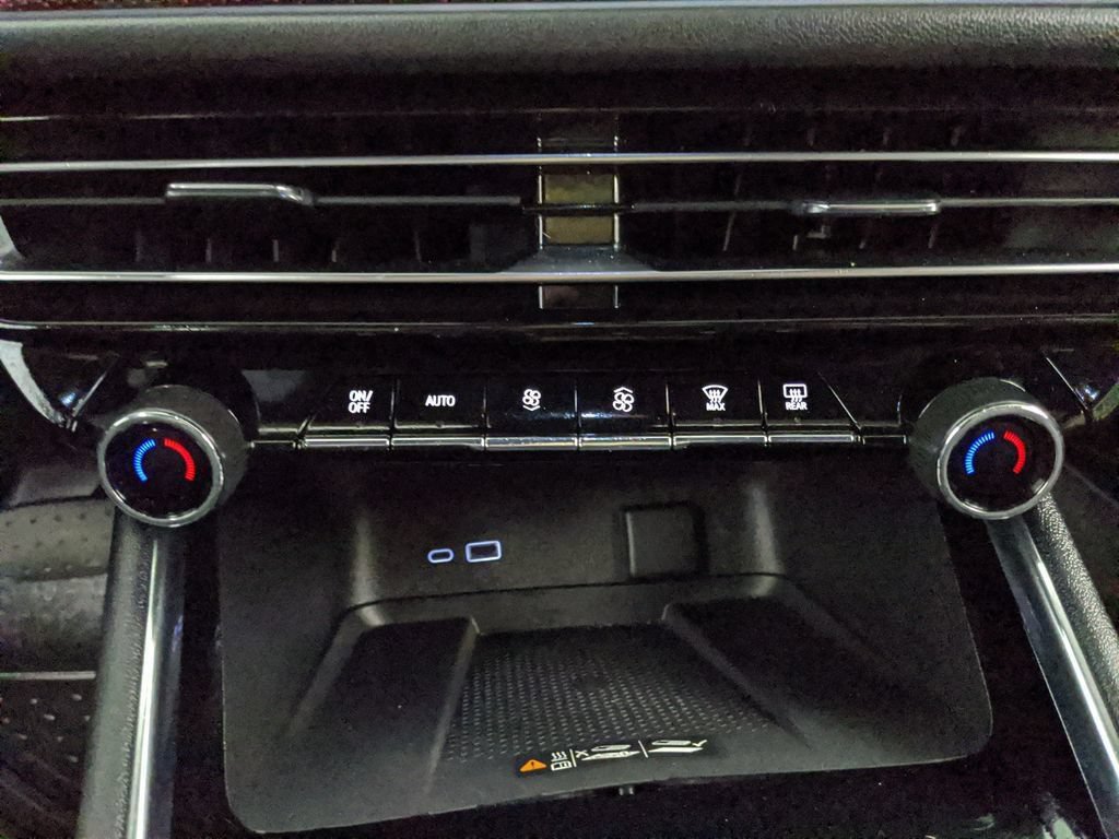 Used 2025 Chevrolet Traverse Z71 w/ Enhanced Driving Package AWD/4WD image 9