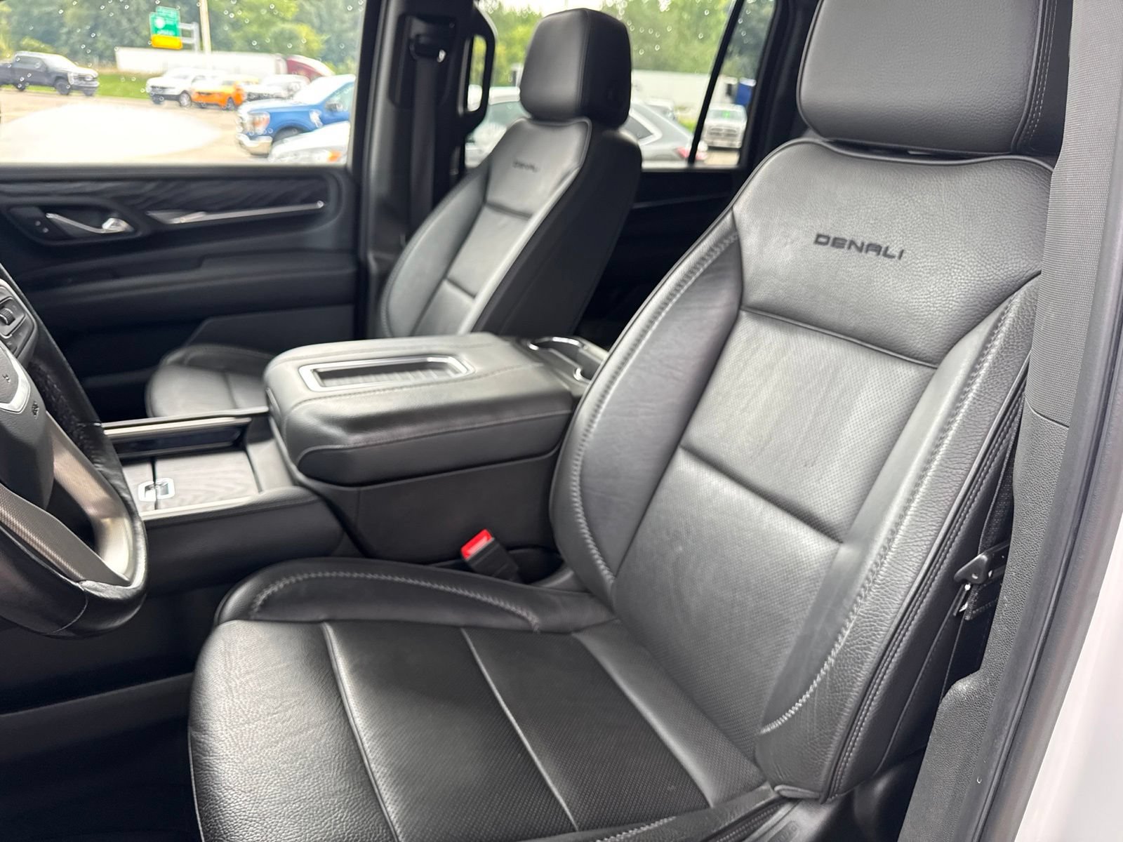 Used 2021 GMC Yukon XL Denali w/ Denali Premium Package AWD/4WD image 29