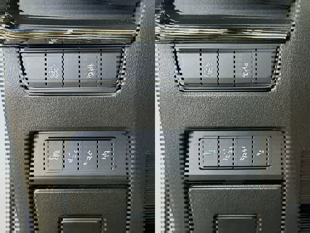 Used 2025 MAZDA MAZDA3 s image 25