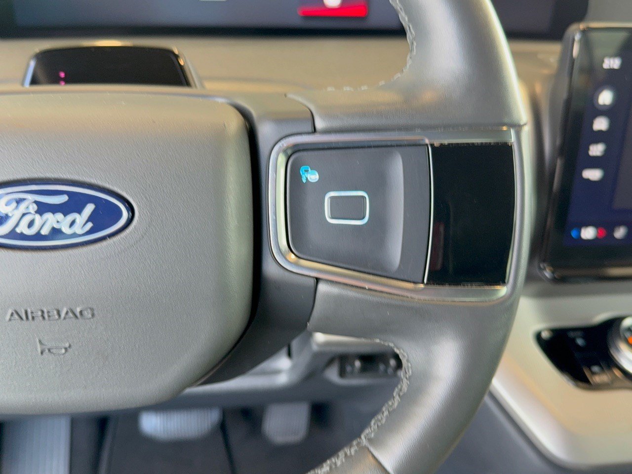 Certified 2025 Ford Expedition Active AWD/4WD image 19
