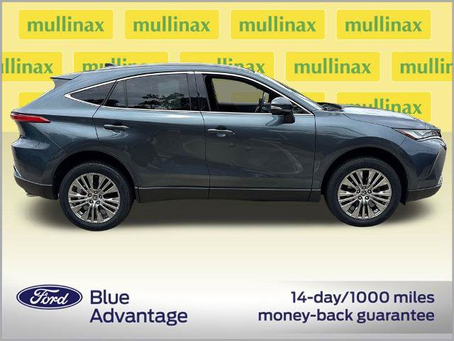 Used 2022 Toyota Venza XLE AWD/4WD image 2
