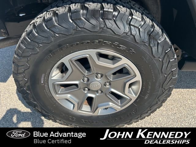 Used 2018 Jeep Wrangler Unlimited Rubicon w/ Connectivity Group AWD/4WD image 14
